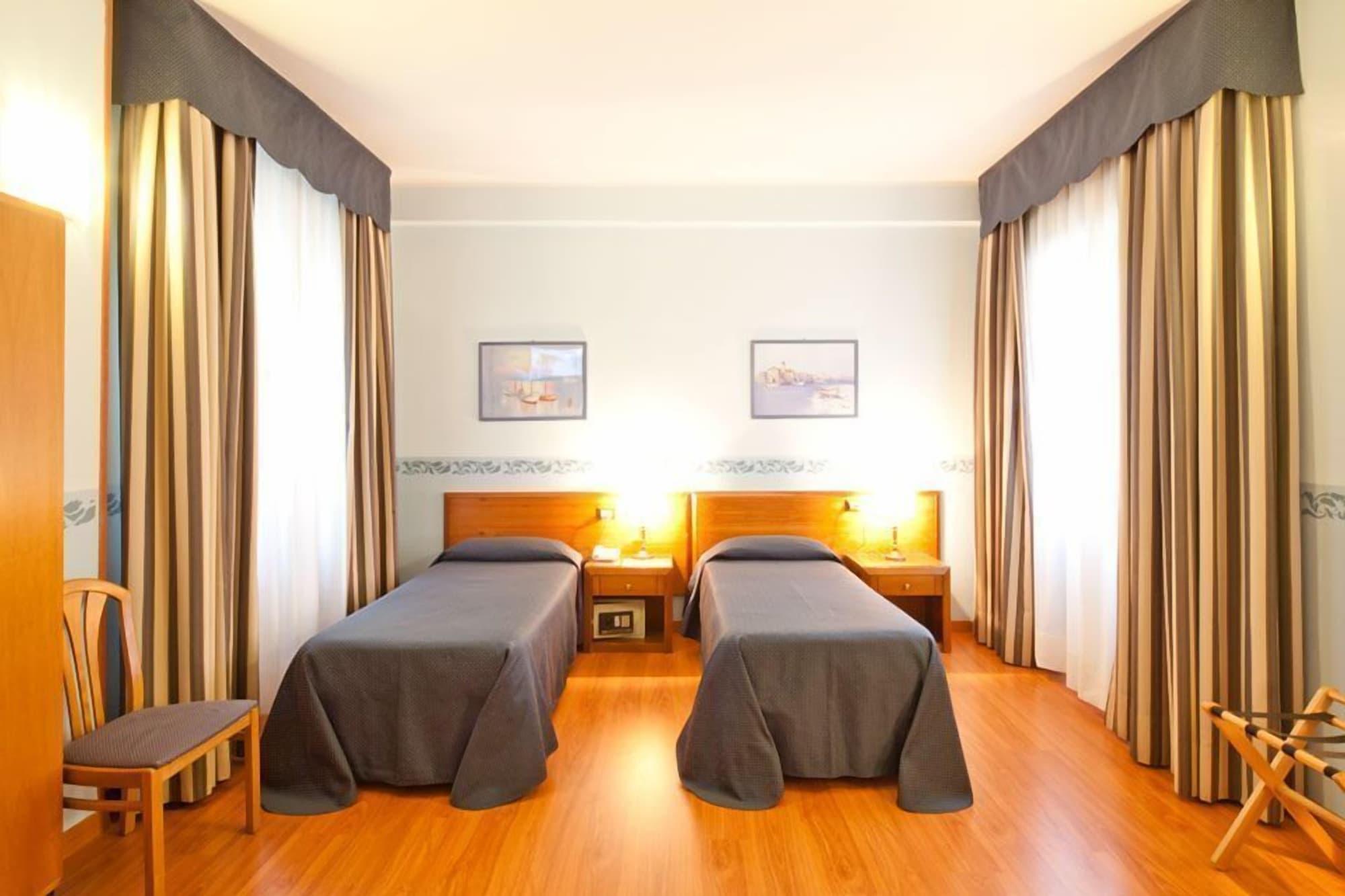 Hotel Terminus & Plaza Pisa Pokoj fotografie